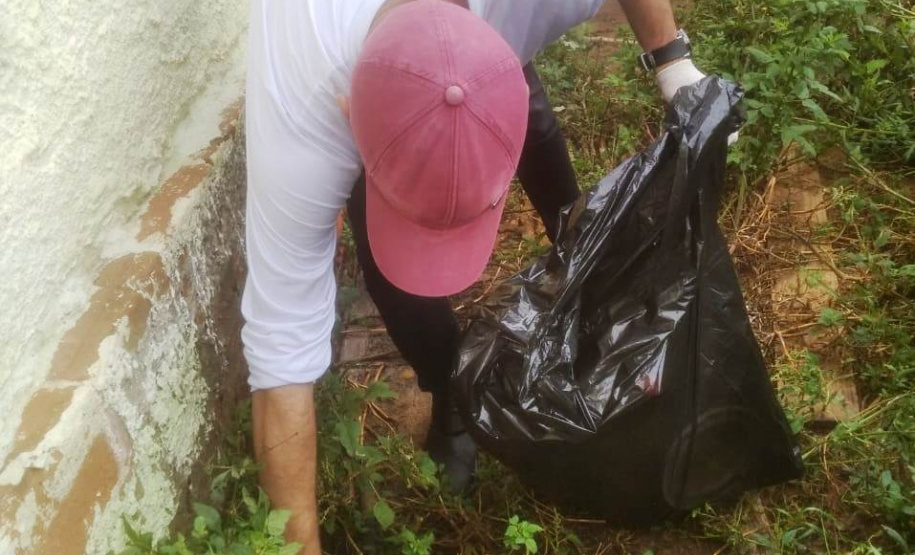 A Secretaria de Estado da Saúde divulgou nesta terça-feira (12) o primeiro boletim de 2021 com os dados do monitoramento da dengue no Estado. A Secretaria da Saúde realiza neste momento força-tarefa para atendimento a um surto no município de Sengés, na região dos Campos Gerais. As equipes detectaram e removeram de forma mecânica centenas de criadouros em recipientes usados para armazenar água como baldes, caixas d´água e tanques.  -  Foto: Divulgação SESA