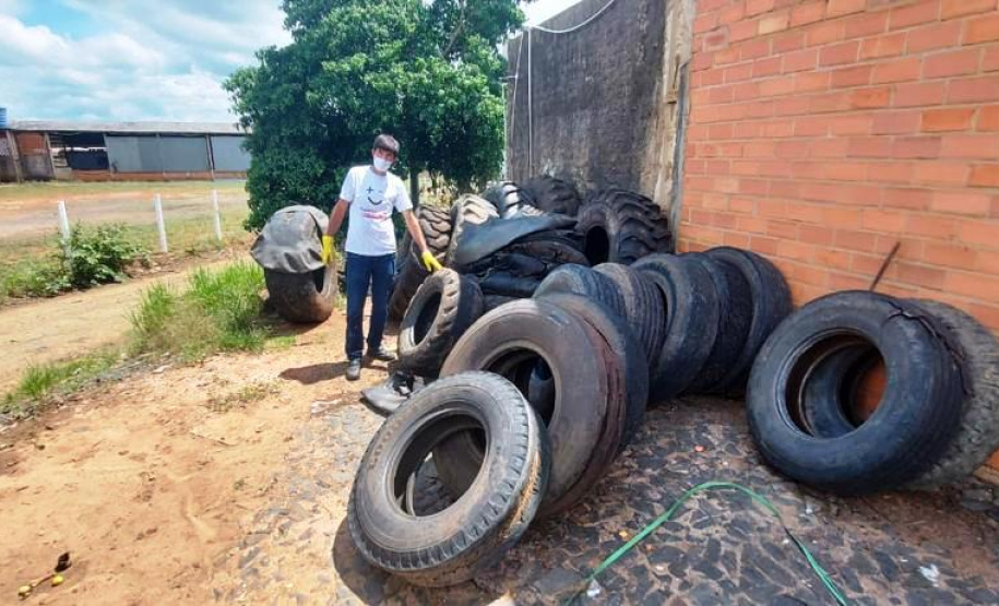 A Secretaria de Estado da Saúde divulgou nesta terça-feira (12) o primeiro boletim de 2021 com os dados do monitoramento da dengue no Estado. A Secretaria da Saúde realiza neste momento força-tarefa para atendimento a um surto no município de Sengés, na região dos Campos Gerais. As equipes detectaram e removeram de forma mecânica centenas de criadouros em recipientes usados para armazenar água como baldes, caixas d´água e tanques.  -  Foto: Divulgação SESA