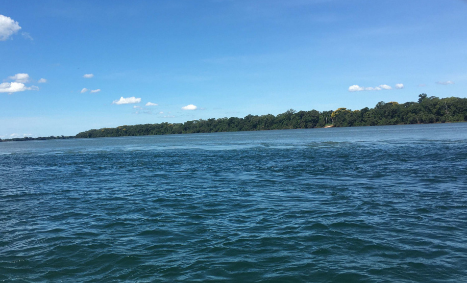 A Costa Extremo Noroeste, conhecida como corredor das águas por suas belas praias às margens do Rio Paraná, atrai inúmeros visitantes em busca do turismo sustentável da região