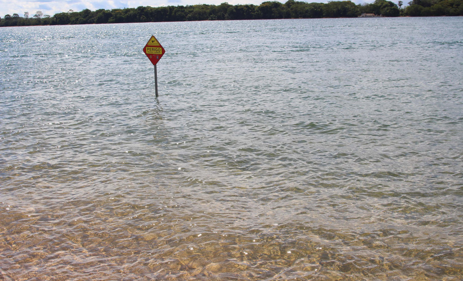 A Costa Extremo Noroeste, conhecida como corredor das águas por suas belas praias às margens do Rio Paraná, atrai inúmeros visitantes em busca do turismo sustentável da região