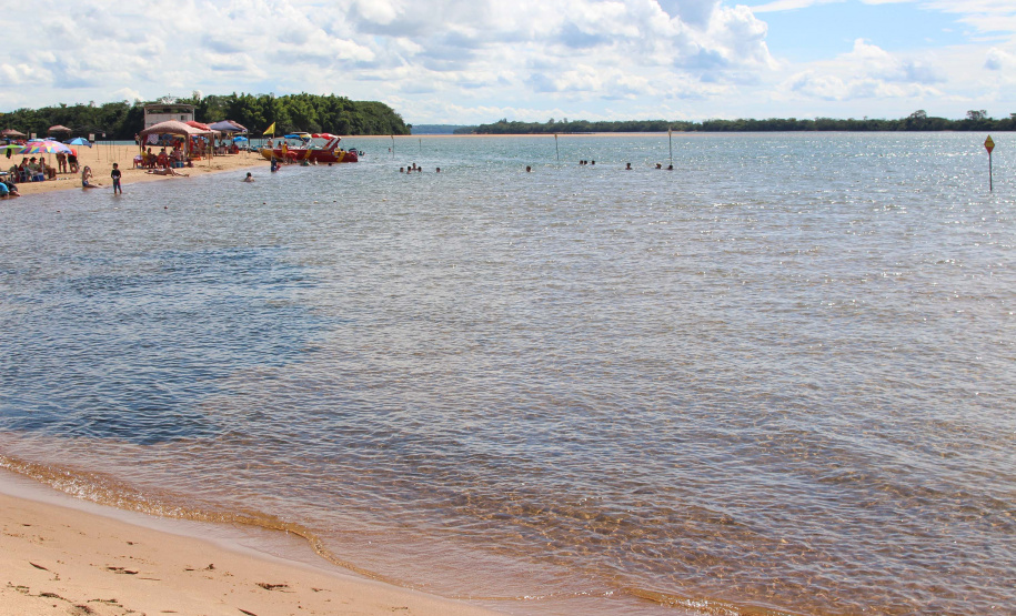 A Costa Extremo Noroeste, conhecida como corredor das águas por suas belas praias às margens do Rio Paraná, atrai inúmeros visitantes em busca do turismo sustentável da região