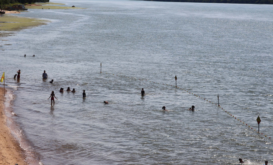A Costa Extremo Noroeste, conhecida como corredor das águas por suas belas praias às margens do Rio Paraná, atrai inúmeros visitantes em busca do turismo sustentável da região