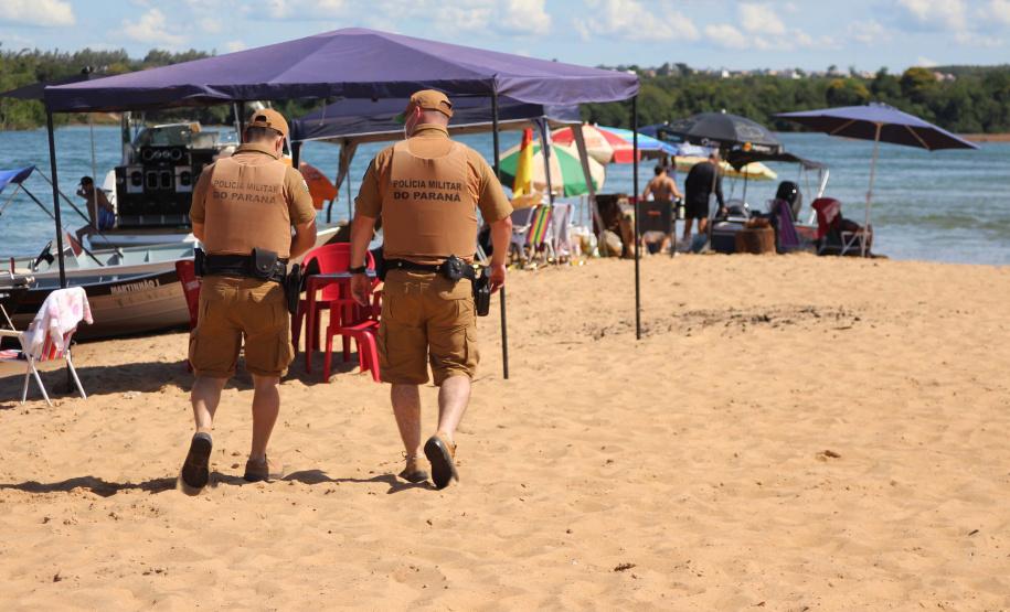 A Costa Extremo Noroeste, conhecida como corredor das águas por suas belas praias às margens do Rio Paraná, atrai inúmeros visitantes em busca do turismo sustentável da região