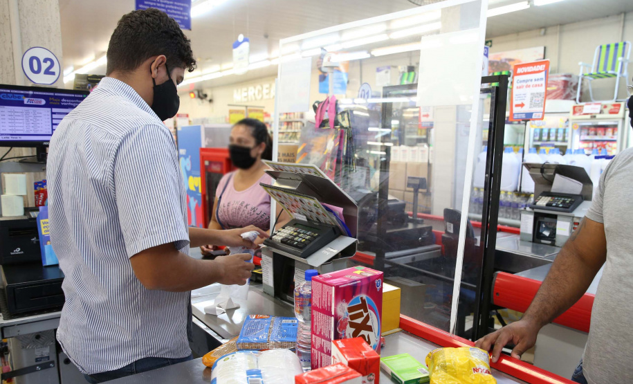 Paraná fecha 2020 com queda de R$ 1,1 bi na arrecadação. Maior queda nominal foi no setor de combustíveis; cinco segmentos do comércio varejista fecharam o ano com alta nas vendas  -  Foto: Geraldo Bubniak/AEN