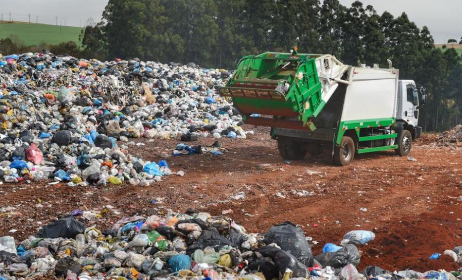 O Governo do Paraná, por meio da Secretaria de Estado do Desenvolvimento Sustentável e do Turismo (Sedest), irá disponibilizar até R$ 50 milhões por ano para os municípios implantarem e/ou melhorarem unidades de tratamento e disposição final de Resíduos Sólidos Urbanos (RSU’s). -  Foto: Denis Ferreira Netto/SEDEST