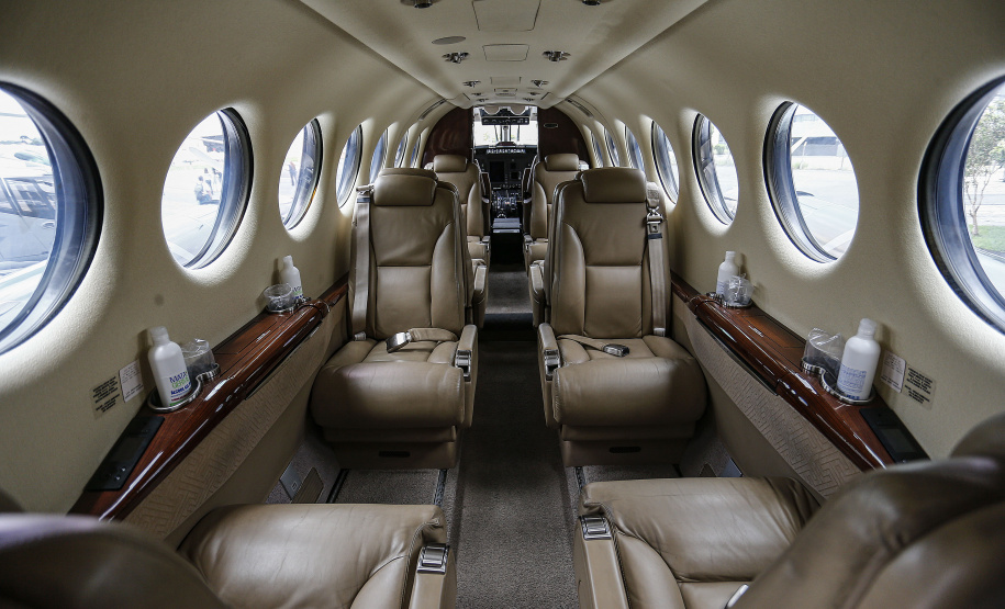 O Governo do Estado apresentou nesta sexta-feira (15), às 10h30, no Aeroporto do Bacacheri, a estrutura disponível para a distribuição da vacina contra a Covid-19. Como forma de acelerar a imunização no Paraná, o Governo destacou toda a frota área do Estado, formada por aviões e helicópteros, para o transporte da vacina. Foto: Jonathan Campos/AEN