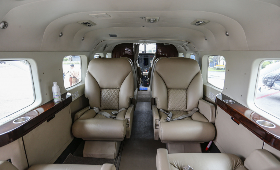 O Governo do Estado apresentou nesta sexta-feira (15), às 10h30, no Aeroporto do Bacacheri, a estrutura disponível para a distribuição da vacina contra a Covid-19. Como forma de acelerar a imunização no Paraná, o Governo destacou toda a frota área do Estado, formada por aviões e helicópteros, para o transporte da vacina. Foto: Jonathan Campos/AEN