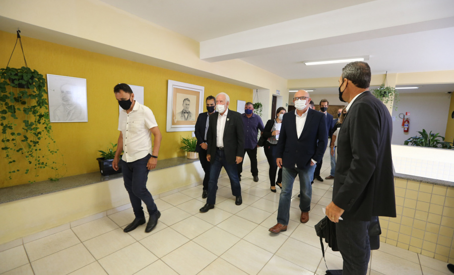 O vice governador Darci Piana recebe neste domingo  (17)  o ministro da Educação, Milton Ribeiro, no Colégio Estadual Pedro Macedo, no bairro Portão em Curitiba  para acompanhar a aplicação prova do Exame Nacional do Ensino Médio (Enem) 2020.  A visita o  contou com a presenca do secretário de Estado da Educação e do Esporte, Renato Feder.     Curitiba, 17/01/2021 -  Foto: Geraldo Bubniak/AEN