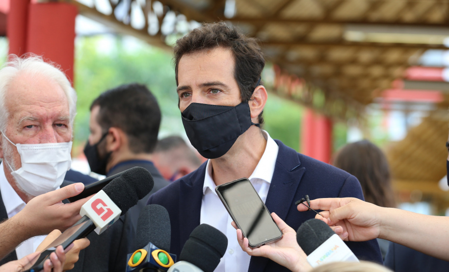 O vice governador Darci Piana recebe neste domingo  (17)  o ministro da Educação, Milton Ribeiro, no Colégio Estadual Pedro Macedo, no bairro Portão em Curitiba  para acompanhar a aplicação prova do Exame Nacional do Ensino Médio (Enem) 2020.  A visita o  contou com a presenca do secretário de Estado da Educação e do Esporte, Renato Feder.     Curitiba, 17/01/2021 -  Foto: Geraldo Bubniak/AEN