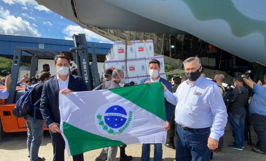 O governador Carlos Massa Ratinho Junior afirmou que a vacinação contra a Covid-19 deve começar nesta segunda-feira (18) no Paraná