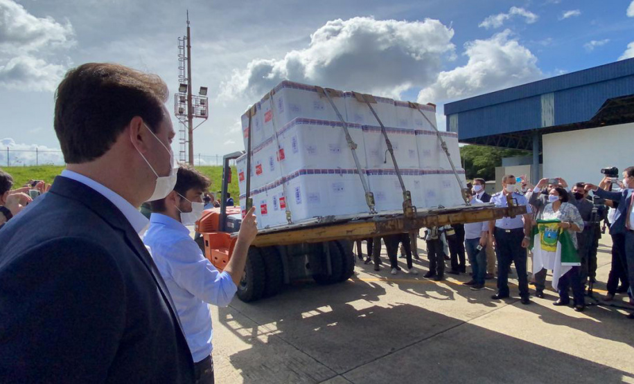 O governador Carlos Massa Ratinho Junior afirmou que a vacinação contra a Covid-19 deve começar nesta segunda-feira (18) no Paraná