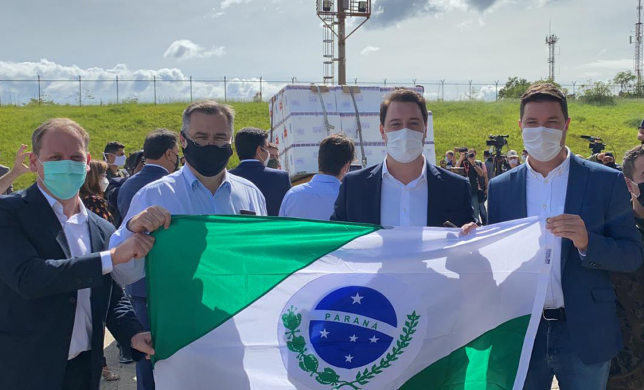 O governador Carlos Massa Ratinho Junior afirmou que a vacinação contra a Covid-19 deve começar nesta segunda-feira (18) no Paraná