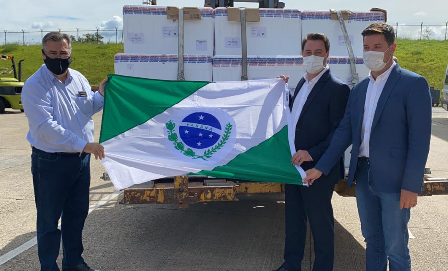 O governador Carlos Massa Ratinho Junior afirmou que a vacinação contra a Covid-19 deve começar nesta segunda-feira (18) no Paraná