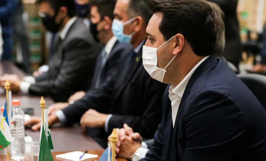 O governador Carlos Massa Ratinho Junior afirmou que a vacinação contra a Covid-19 deve começar nesta segunda-feira (18) no Paraná