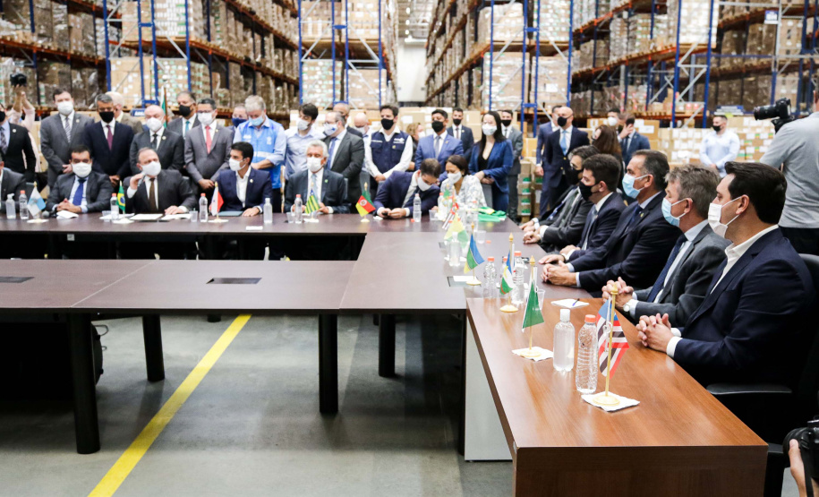 O governador Carlos Massa Ratinho Junior afirmou que a vacinação contra a Covid-19 deve começar nesta segunda-feira (18) no Paraná