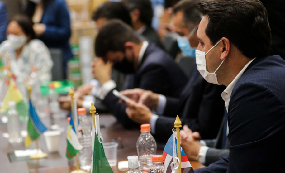 O governador Carlos Massa Ratinho Junior afirmou que a vacinação contra a Covid-19 deve começar nesta segunda-feira (18) no Paraná