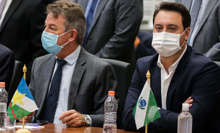 O governador Carlos Massa Ratinho Junior afirmou que a vacinação contra a Covid-19 deve começar nesta segunda-feira (18) no Paraná