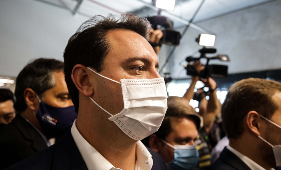 O governador Carlos Massa Ratinho Junior afirmou que a vacinação contra a Covid-19 deve começar nesta segunda-feira (18) no Paraná