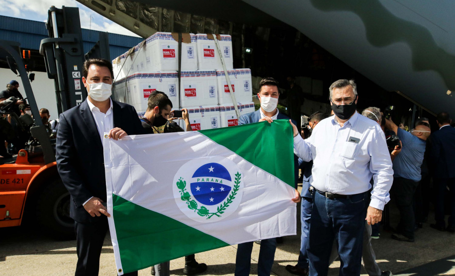 O governador Carlos Massa Ratinho Junior afirmou que a vacinação contra a Covid-19 deve começar nesta segunda-feira (18) no Paraná