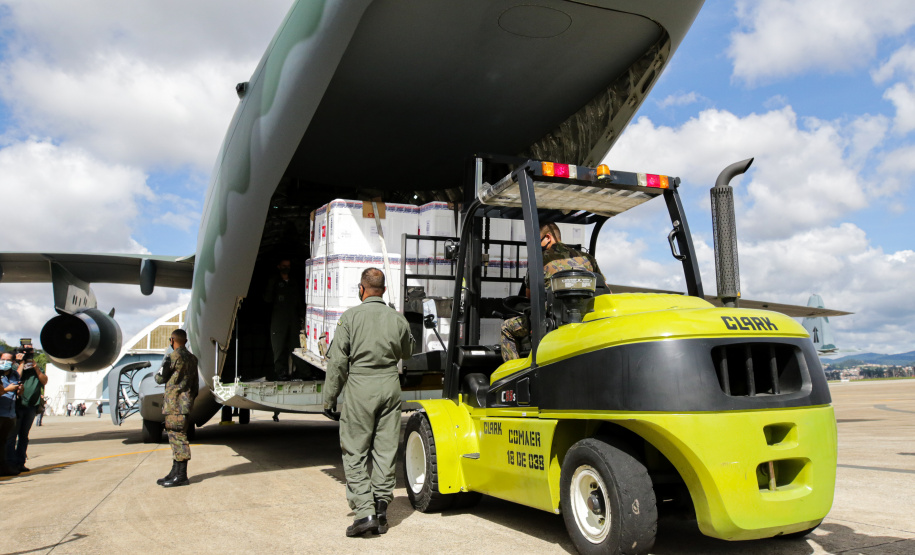 O governador Carlos Massa Ratinho Junior afirmou que a vacinação contra a Covid-19 deve começar nesta segunda-feira (18) no Paraná