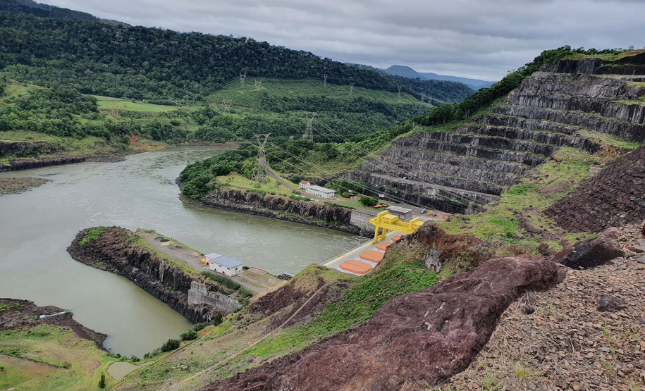 Prefeitos e representantes municipais das cidades que rodeiam as seis usinas hidrelétricas do Rio Iguaçu conheceram a Resolução Conjunta Sedest/IAT n°023/2019 e a estrutura da Secretaria do Desenvolvimento Sustentável e do Turismo