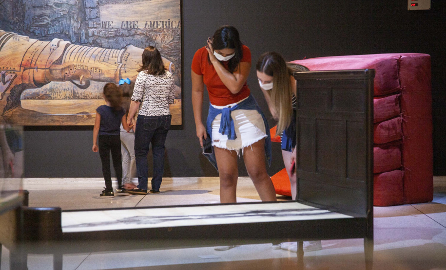 Exposição de Dico Kremer no MON segue mais esta semana.