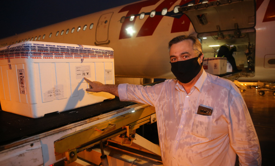 Chegada das vacinas contra a Covid-19 no Aeroporto Afonso Pena em Curitiba-  18/01/2021 - Foto: Geraldo Bubniak/AEN
