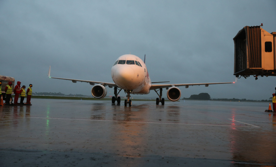 Chegada das vacinas contra a Covid-19 no Aeroporto Afonso Pena em Curitiba-  18/01/2021 - Foto: Geraldo Bubniak/AEN