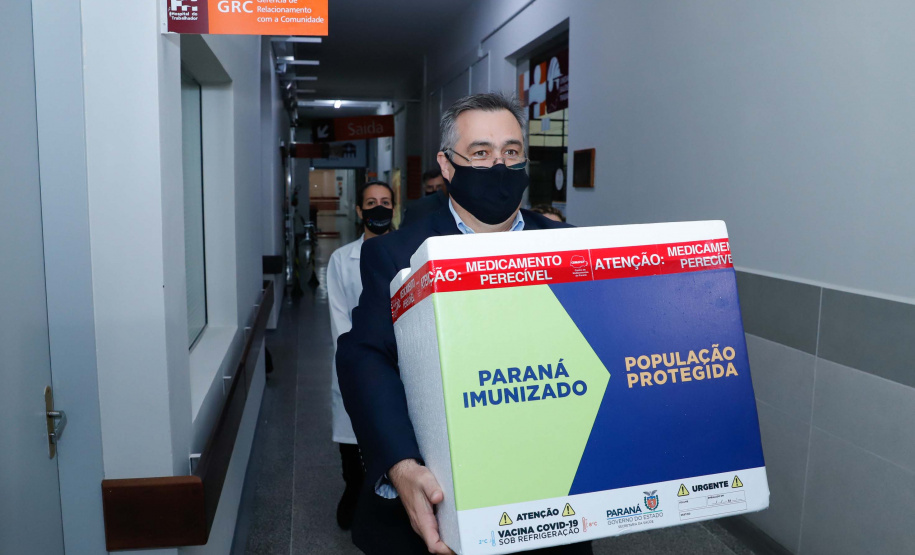 Etapa inicial de vacinação contra a Covid-19.