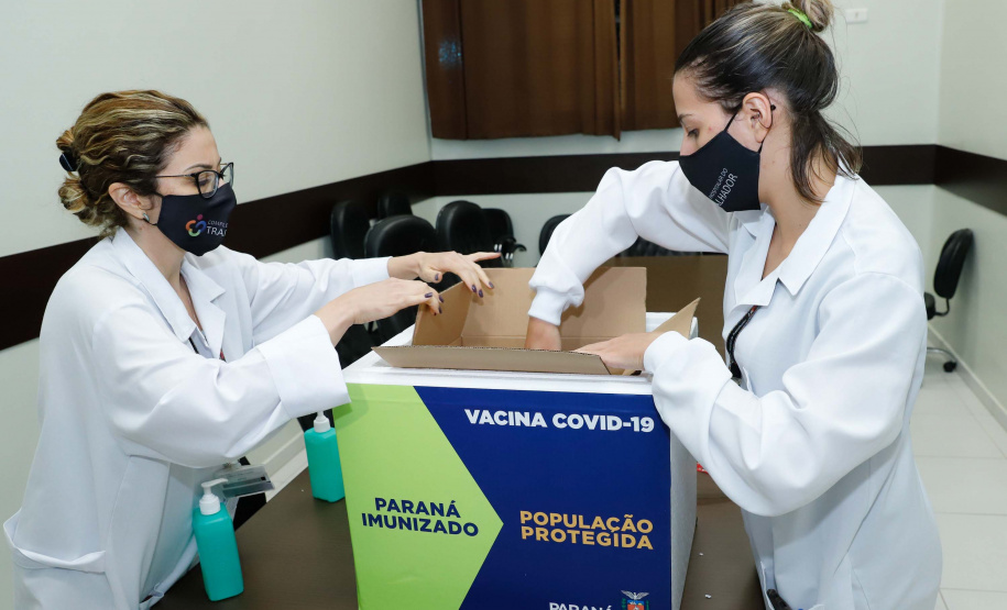 Etapa inicial de vacinação contra a Covid-19.