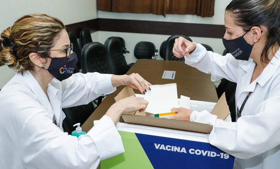 Etapa inicial de vacinação contra a Covid-19.