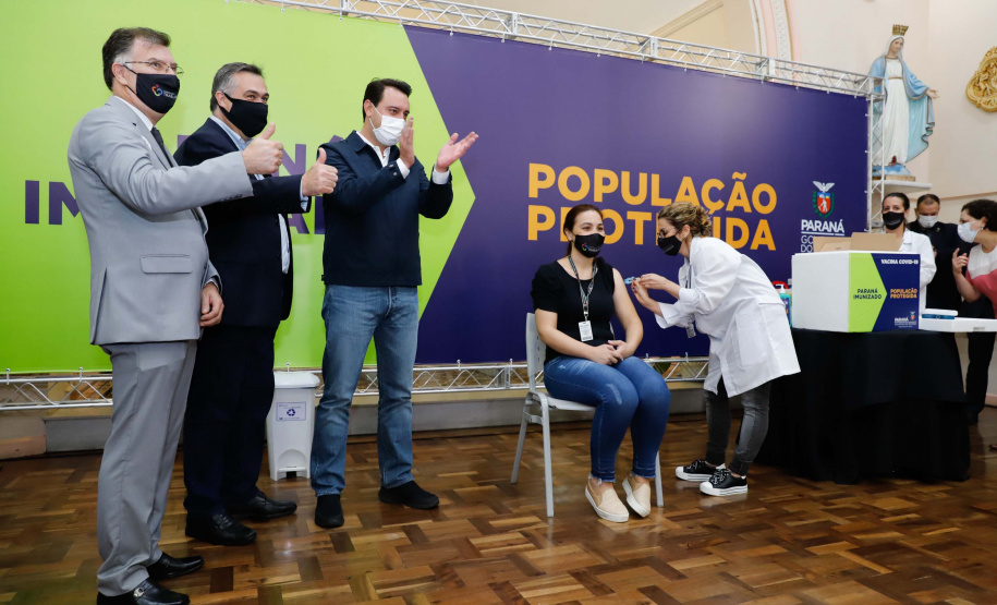 Etapa inicial de vacinação contra a Covid-19.