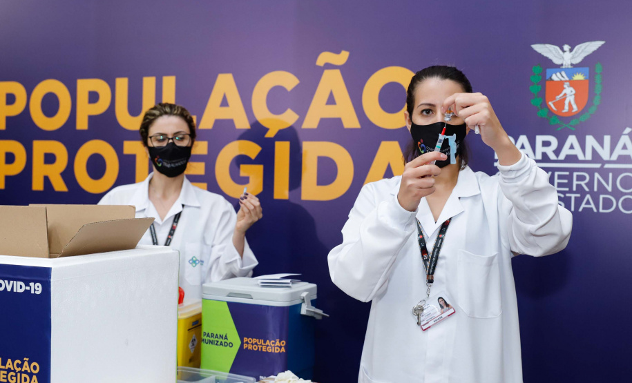 Etapa inicial de vacinação contra a Covid-19.