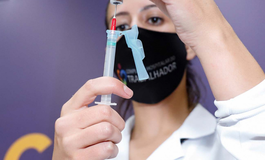 Etapa inicial de vacinação contra a Covid-19.