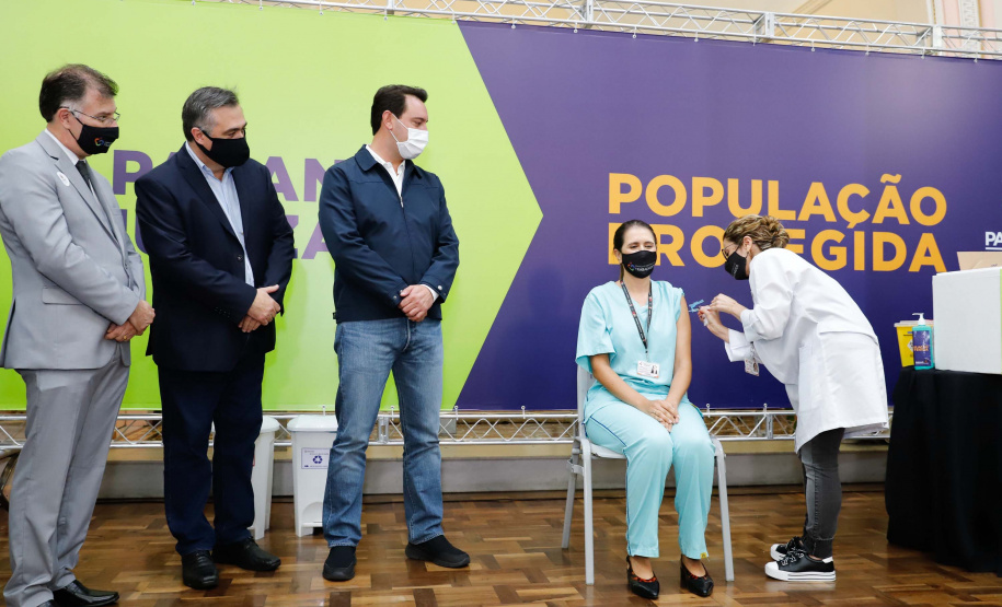 Etapa inicial de vacinação contra a Covid-19.