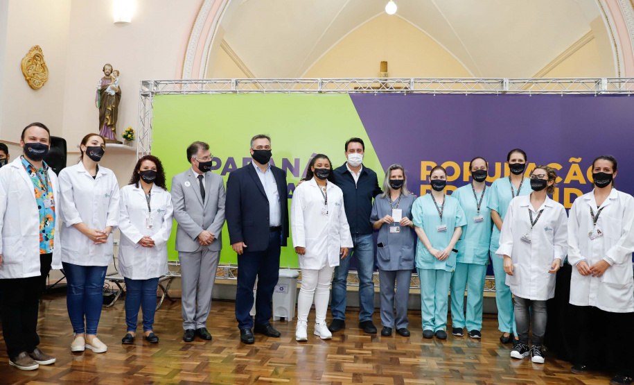 Etapa inicial de vacinação contra a Covid-19.