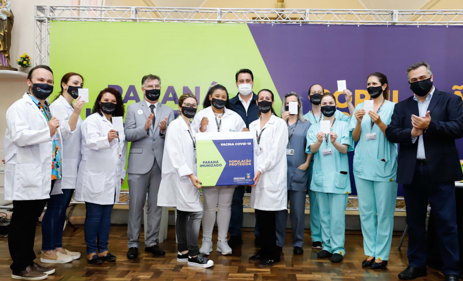 Etapa inicial de vacinação contra a Covid-19.