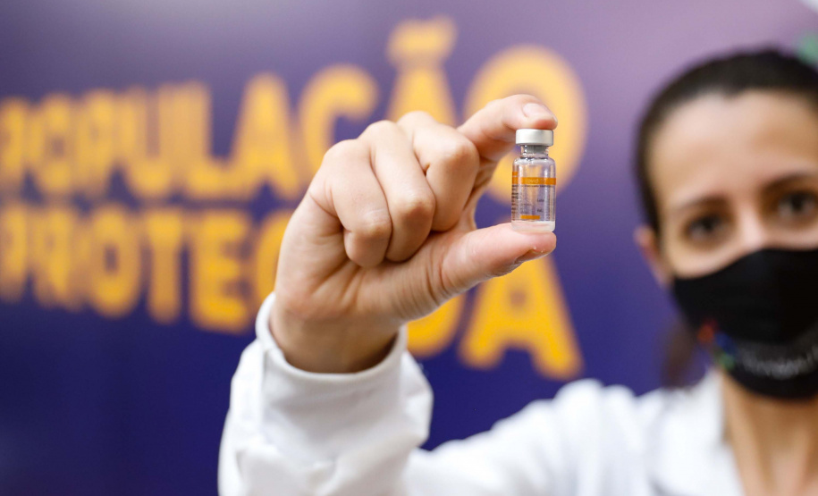 Etapa inicial de vacinação contra a Covid-19.