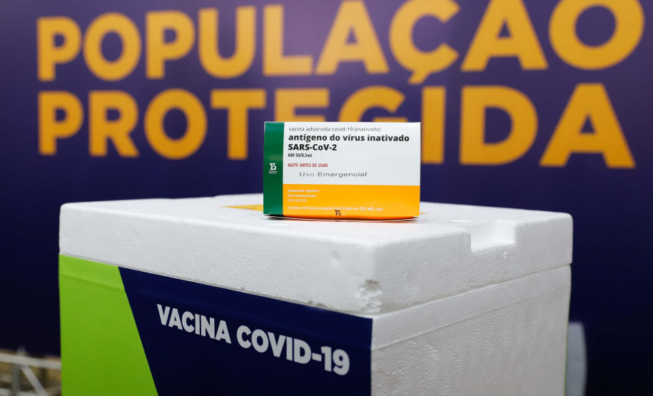 Etapa inicial de vacinação contra a Covid-19.