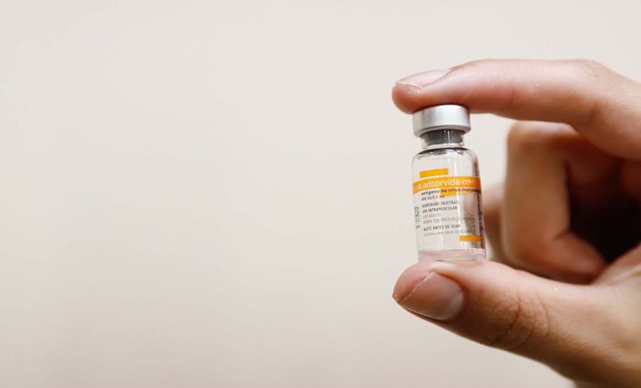 Etapa inicial de vacinação contra a Covid-19.