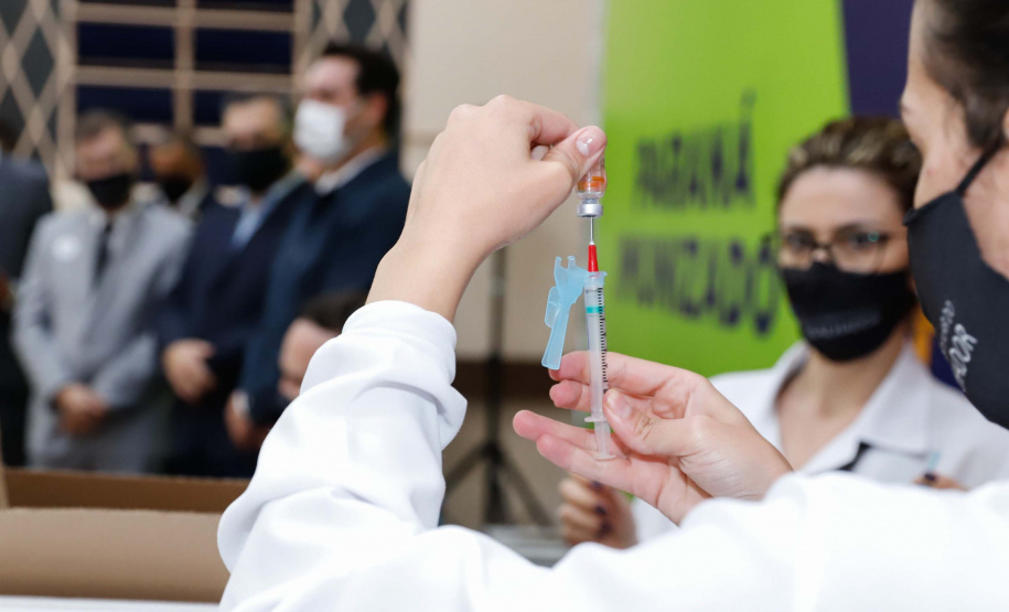 Hospital do Trabalhador comemora 74 anos com a primeira vacinação contra a Covid-19