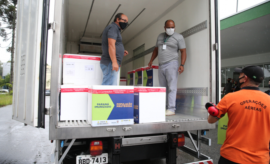 Vacina Aeroporto Dsitribuicao das vacinas contra a Covid-19 no Aeroporto Bacacheri em Curitiba com aeronaves do Governo do Estado - 19/01/2021 - Foto: Geraldo Bubniak/AEN