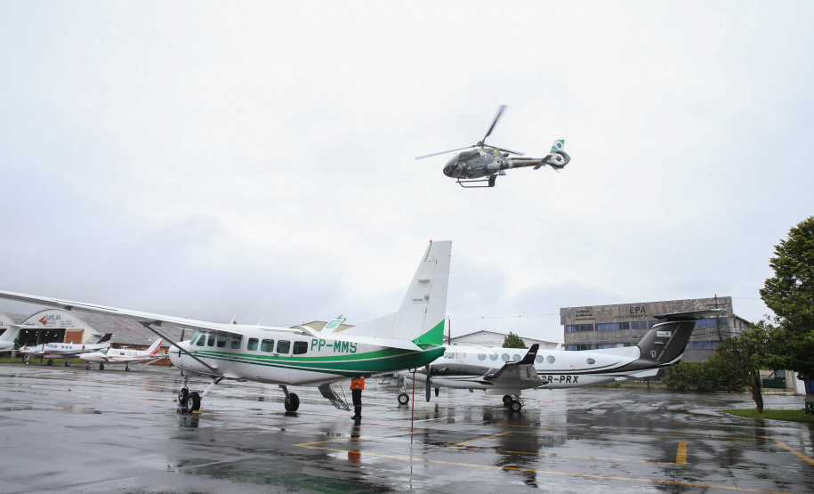 Vacina Aeroporto Dsitribuicao das vacinas contra a Covid-19 no Aeroporto Bacacheri em Curitiba com aeronaves do Governo do Estado - 19/01/2021 - Foto: Geraldo Bubniak/AEN