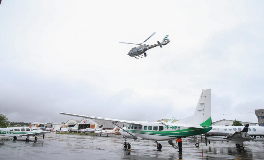 Vacina Aeroporto Dsitribuicao das vacinas contra a Covid-19 no Aeroporto Bacacheri em Curitiba com aeronaves do Governo do Estado - 19/01/2021 - Foto: Geraldo Bubniak/AEN