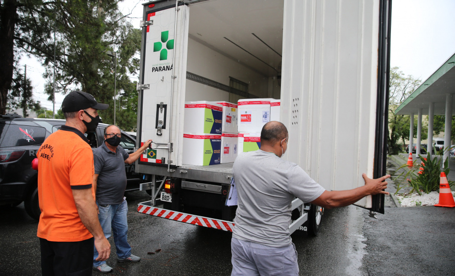 Vacina Aeroporto Dsitribuicao das vacinas contra a Covid-19 no Aeroporto Bacacheri em Curitiba com aeronaves do Governo do Estado - 19/01/2021 - Foto: Geraldo Bubniak/AEN