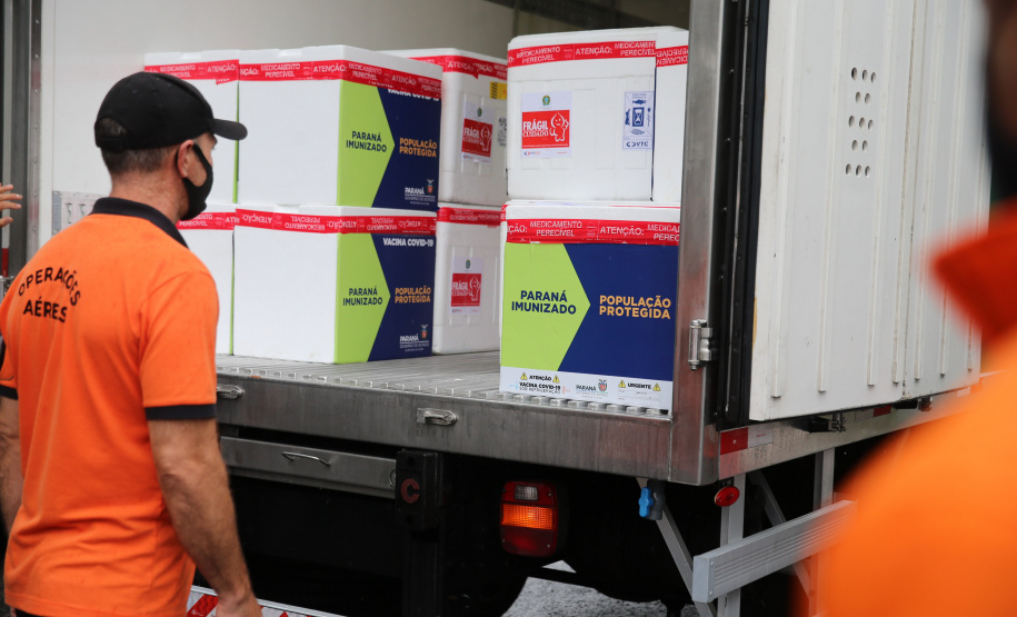 Vacina Aeroporto Dsitribuicao das vacinas contra a Covid-19 no Aeroporto Bacacheri em Curitiba com aeronaves do Governo do Estado - 19/01/2021 - Foto: Geraldo Bubniak/AEN