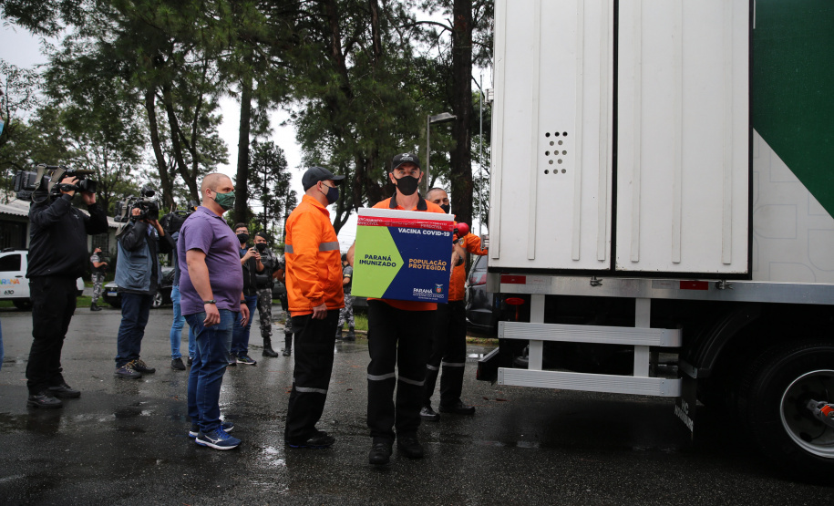 Vacina Aeroporto Dsitribuicao das vacinas contra a Covid-19 no Aeroporto Bacacheri em Curitiba com aeronaves do Governo do Estado - 19/01/2021 - Foto: Geraldo Bubniak/AEN