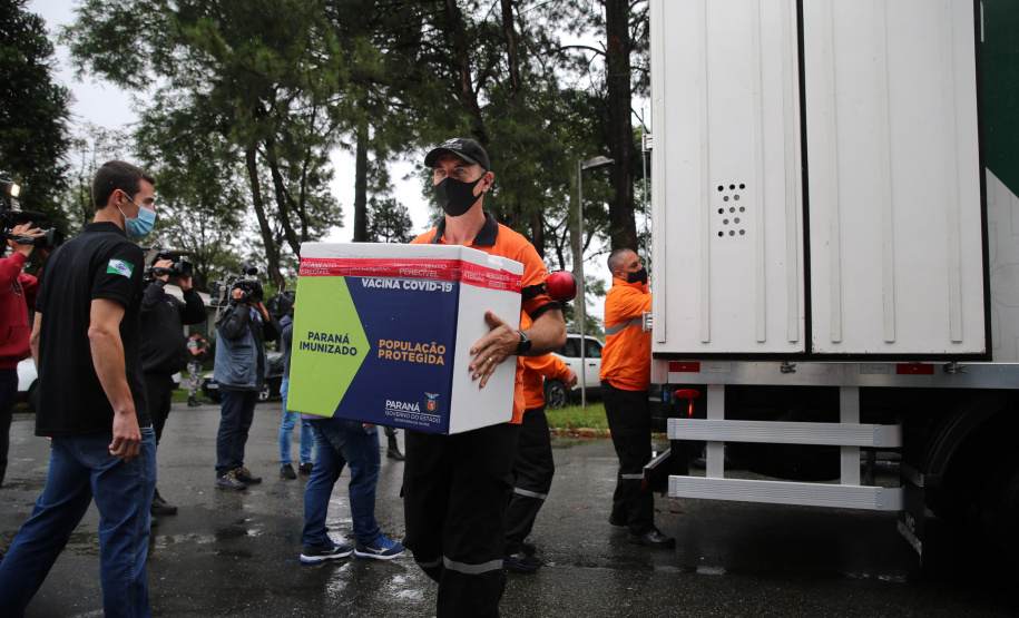Vacina Aeroporto Dsitribuicao das vacinas contra a Covid-19 no Aeroporto Bacacheri em Curitiba com aeronaves do Governo do Estado - 19/01/2021 - Foto: Geraldo Bubniak/AEN