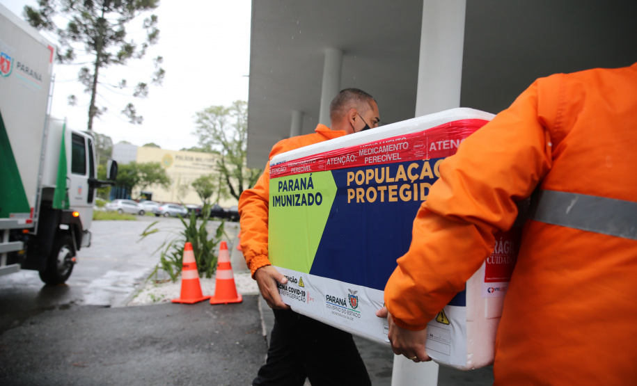 Vacina Aeroporto Dsitribuicao das vacinas contra a Covid-19 no Aeroporto Bacacheri em Curitiba com aeronaves do Governo do Estado - 19/01/2021 - Foto: Geraldo Bubniak/AEN