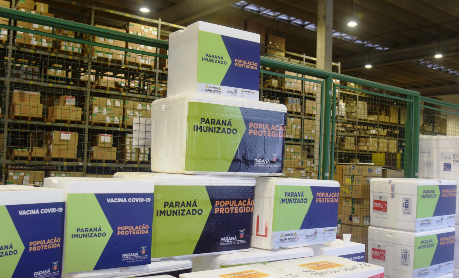 Agilidade das equipes da Saúde garante entrega a todos os municípios do Paraná.
Foto: Américo Antonio/SESA
19.01.2021